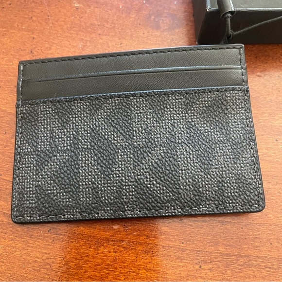 Michael Kors credit card holder and keychain box set ✨ New in box ✨ - Picture 4 of 4